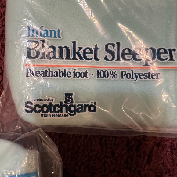 2 Blanket Sleepers for your baby size 12 months , has Scotchgard protection! - Picture 4 of 4